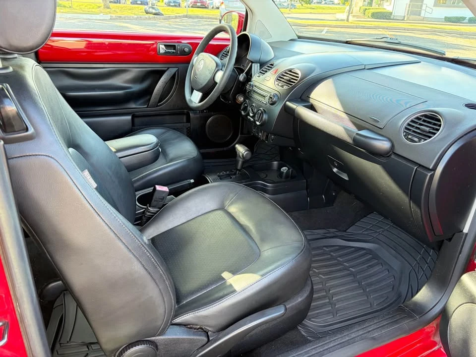 2010 Volkswagen New Beetle - Image 18 of 20