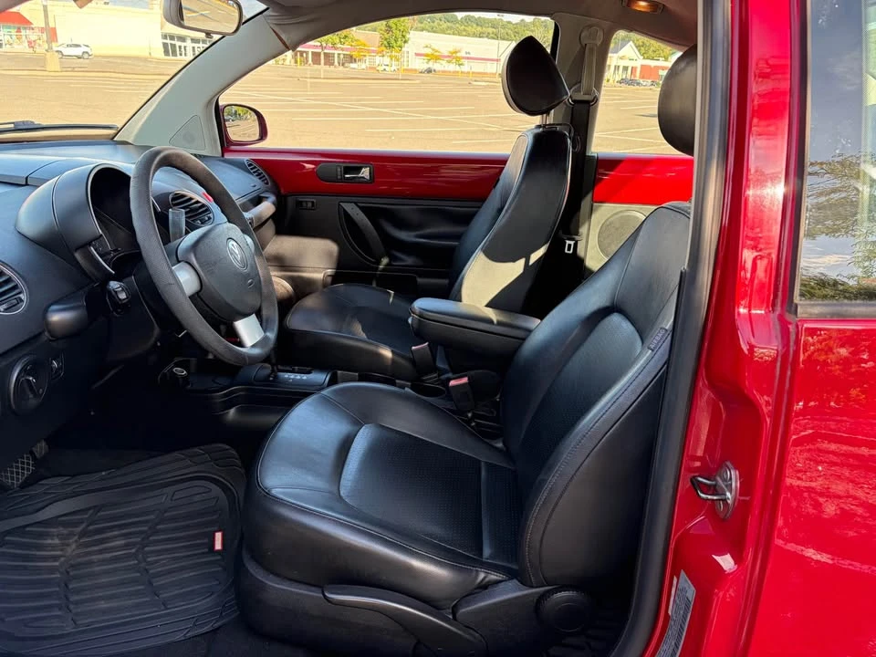 2010 Volkswagen New Beetle - Image 9 of 20