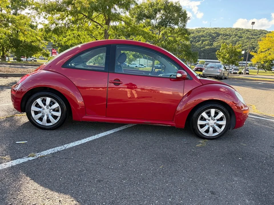 2010 Volkswagen New Beetle - Image 6 of 20