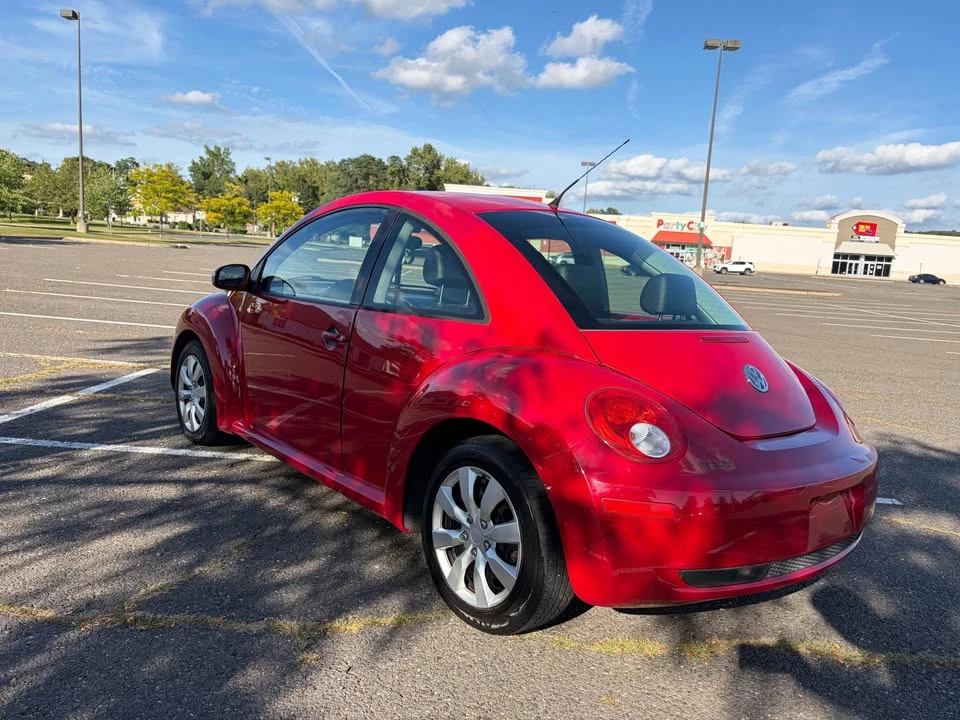 2010 Volkswagen New Beetle - Image 8 of 20