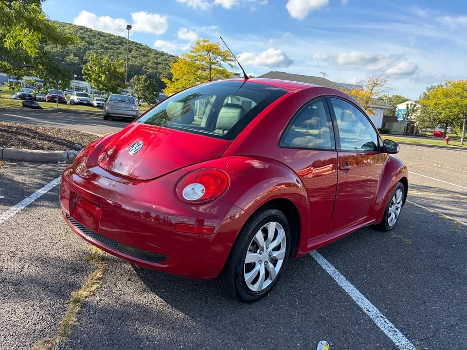 2010 Volkswagen New Beetle - Image 4 of 20