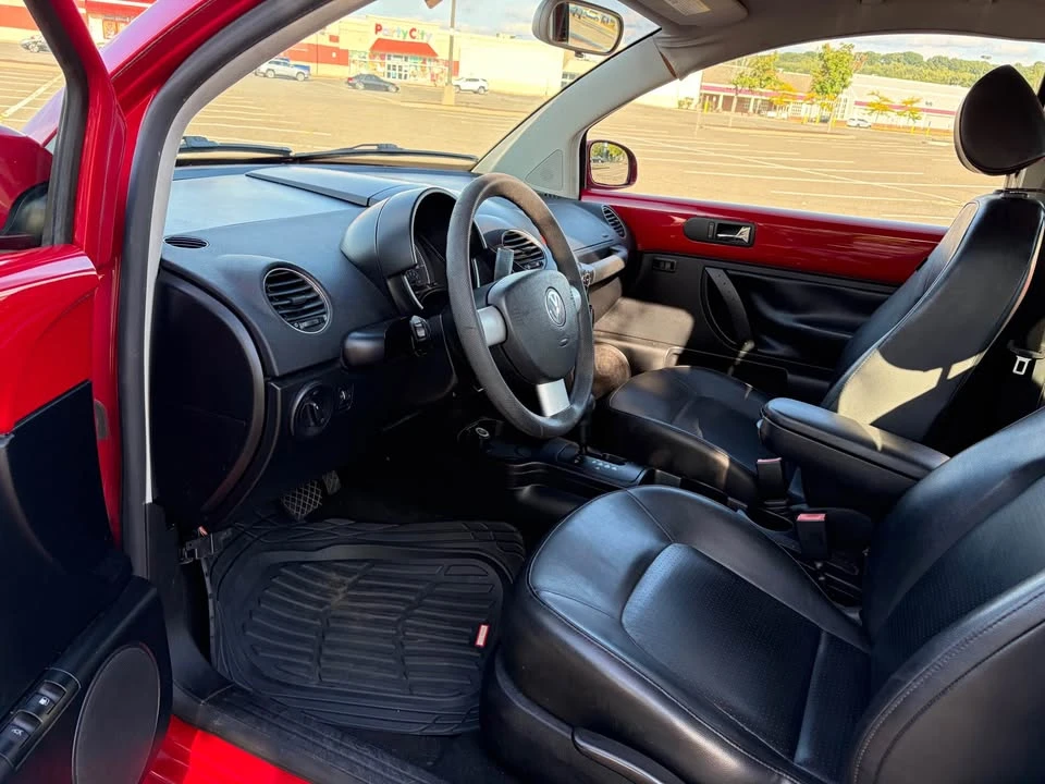 2010 Volkswagen New Beetle - Image 16 of 20