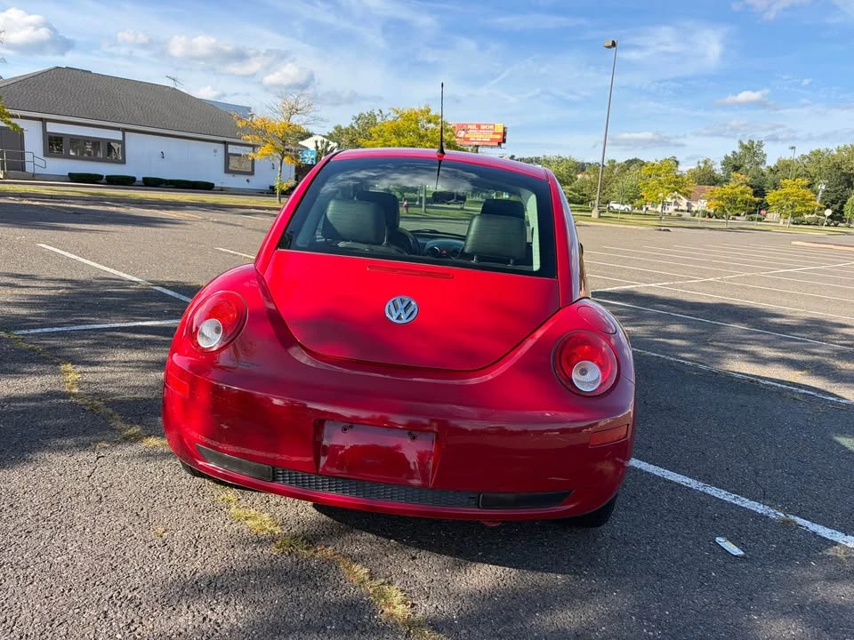 2010 Volkswagen New Beetle - Image 7 of 20