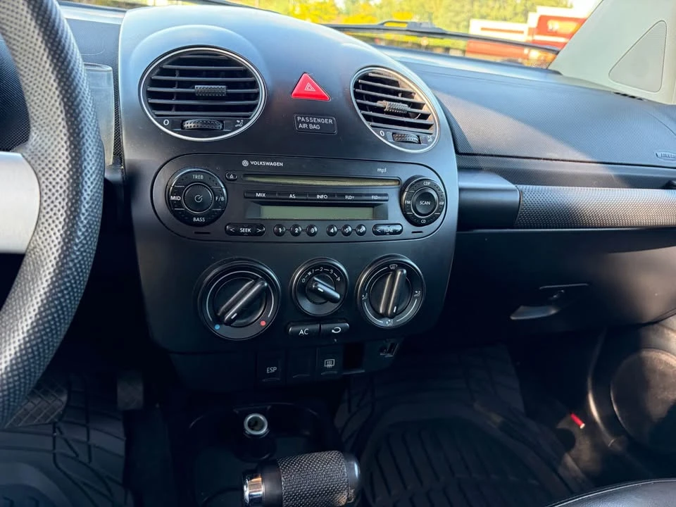 2010 Volkswagen New Beetle - Image 20 of 20