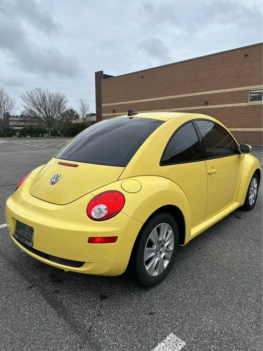 2010 Volkswagen New Beetle - Image 8 of 14