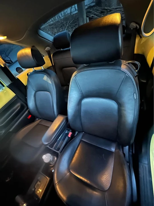 2010 Volkswagen New Beetle - Image 13 of 14