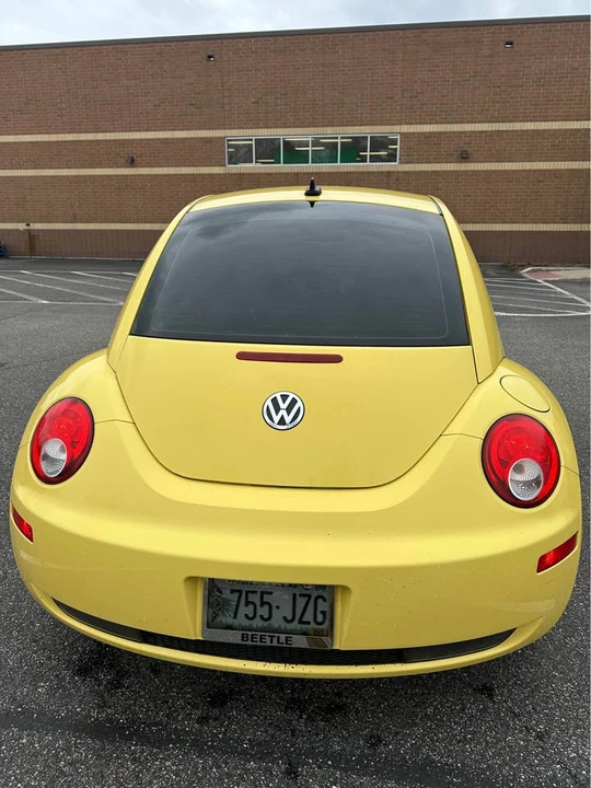 2010 Volkswagen New Beetle - Image 6 of 14