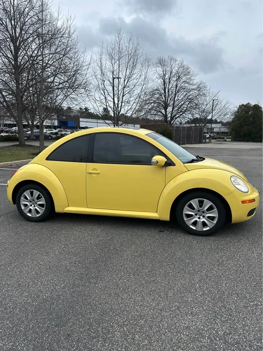 2010 Volkswagen New Beetle - Image 2 of 14