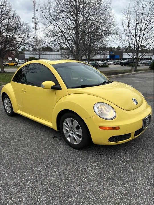2010 Volkswagen New Beetle - Image 5 of 14