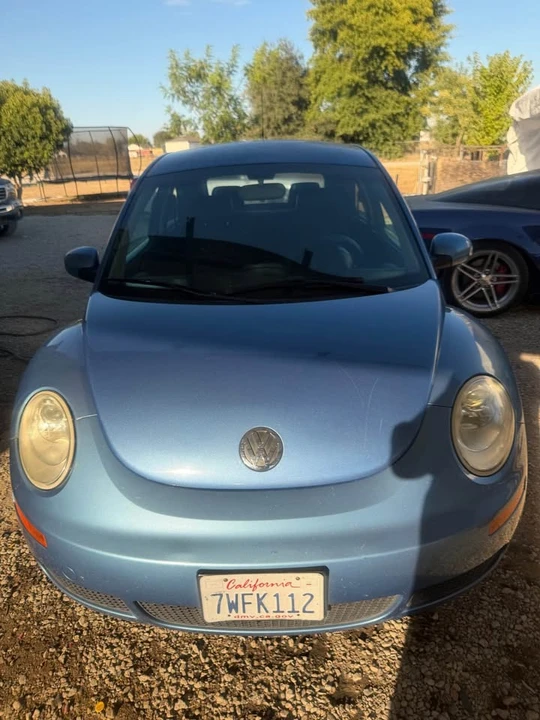 2010 Volkswagen New Beetle - Image 2 of 6