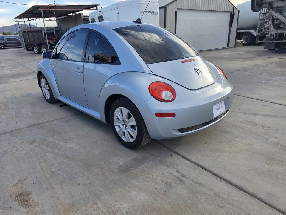 2010 Volkswagen New Beetle - Image 5 of 10