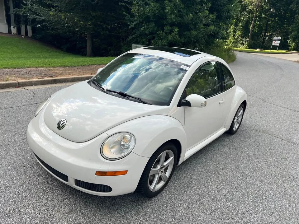 2010 Volkswagen New Beetle - Image 7 of 19