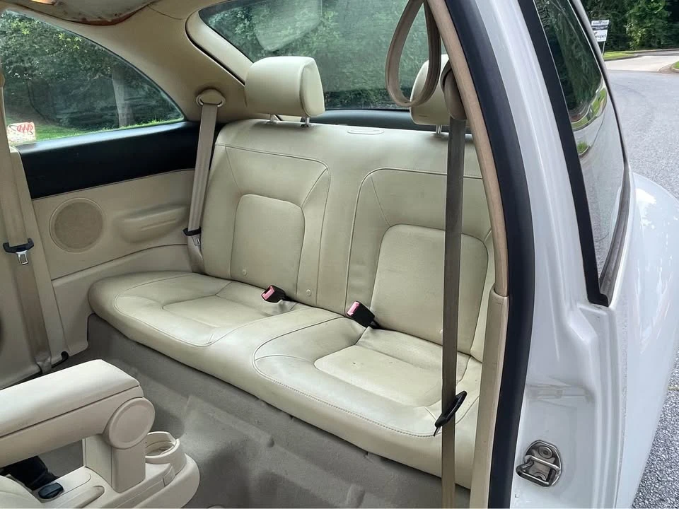 2010 Volkswagen New Beetle - Image 12 of 19