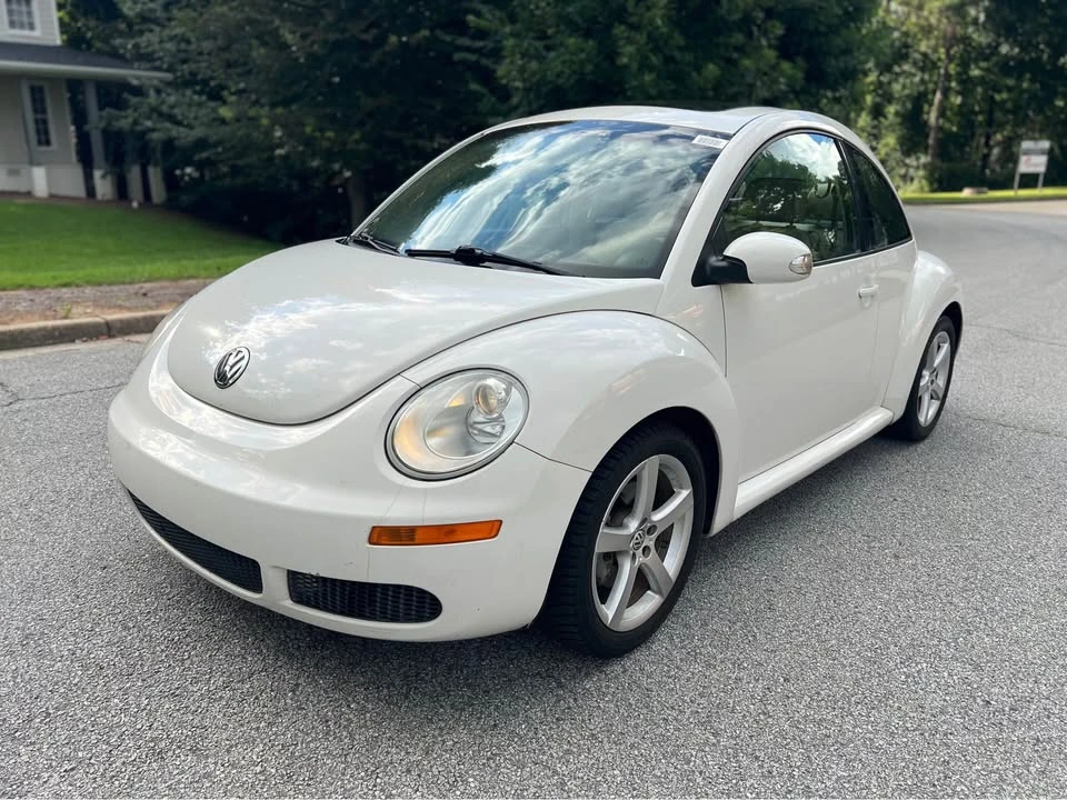 2010 Volkswagen New Beetle - Image 9 of 19