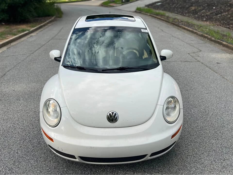 2010 Volkswagen New Beetle - Image 8 of 19