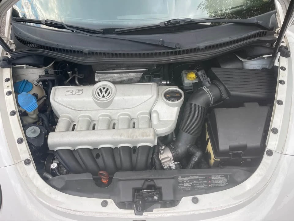 2010 Volkswagen New Beetle - Image 18 of 19