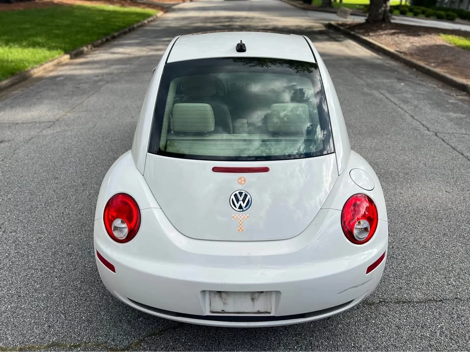 2010 Volkswagen New Beetle - Image 4 of 19