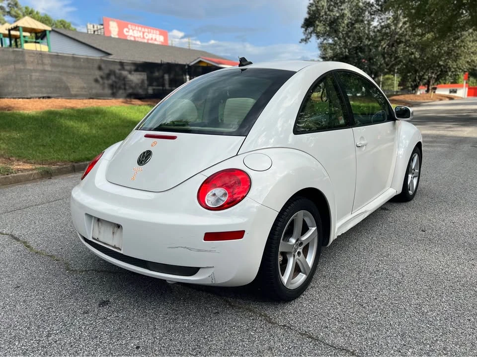 2010 Volkswagen New Beetle - Image 3 of 19