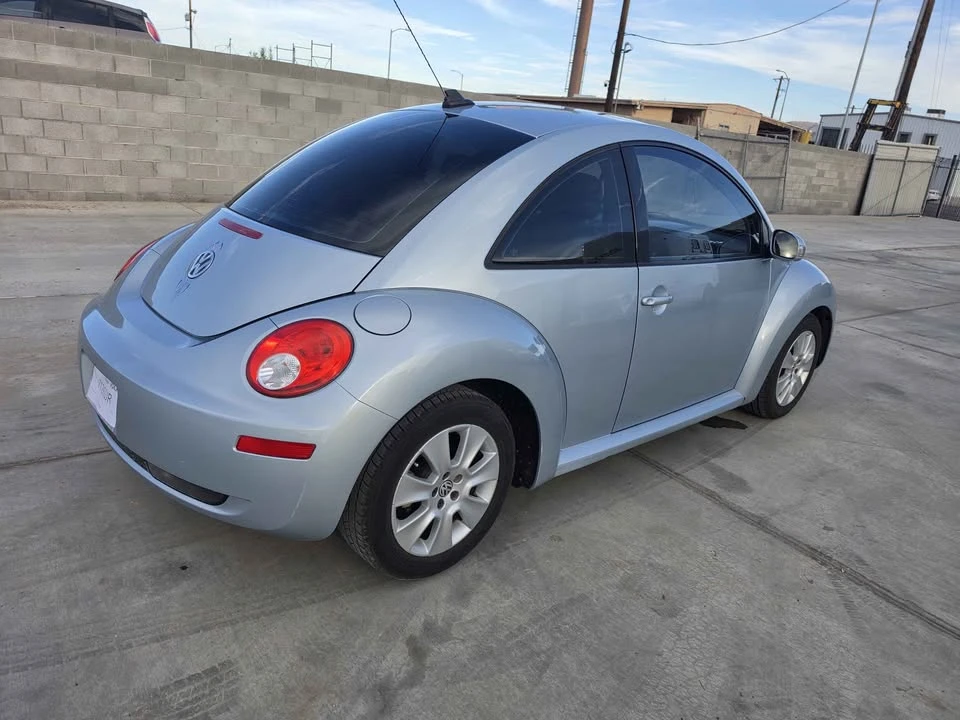 2010 Volkswagen New Beetle - Image 6 of 10