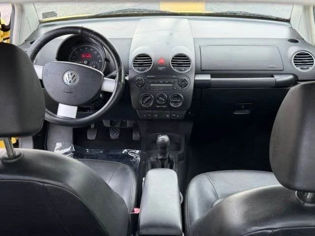 2010 Volkswagen New Beetle - Image 8 of 19