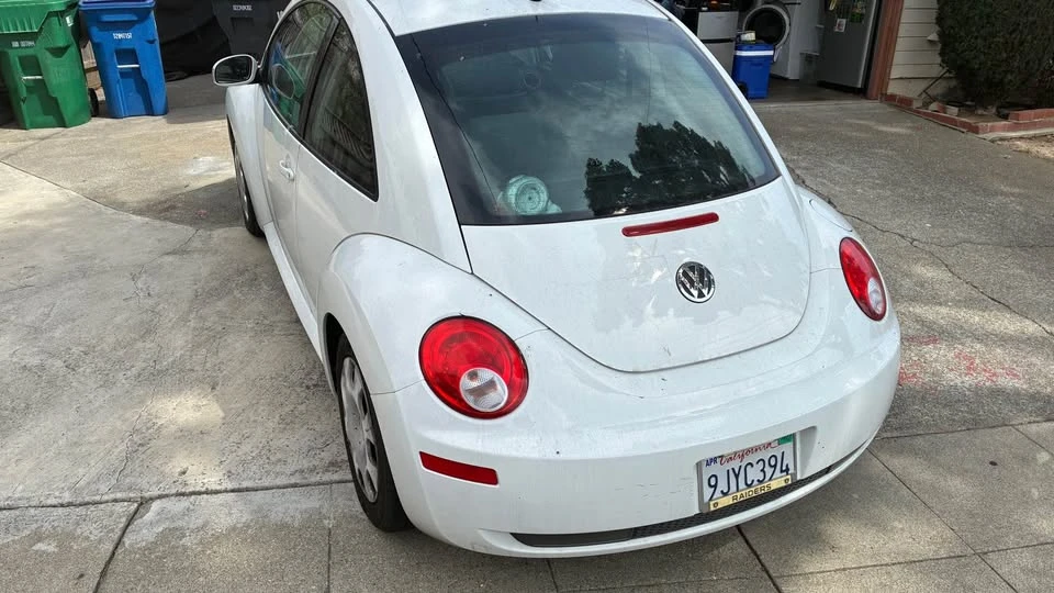 2010 Volkswagen New Beetle - Image 3 of 7