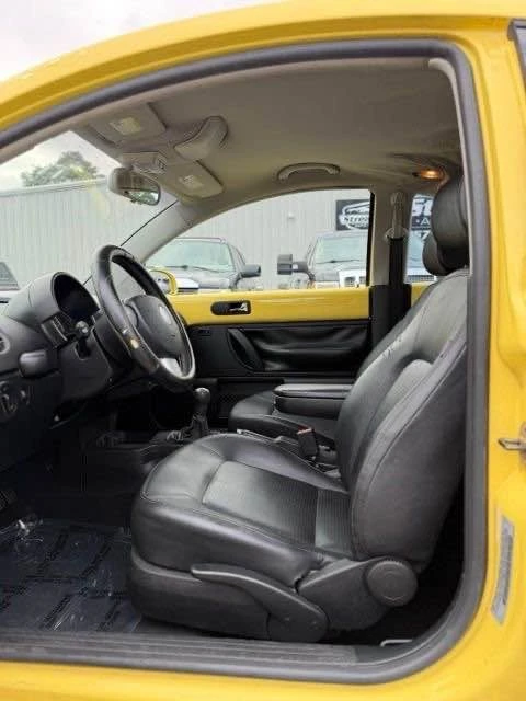 2010 Volkswagen New Beetle - Image 2 of 19