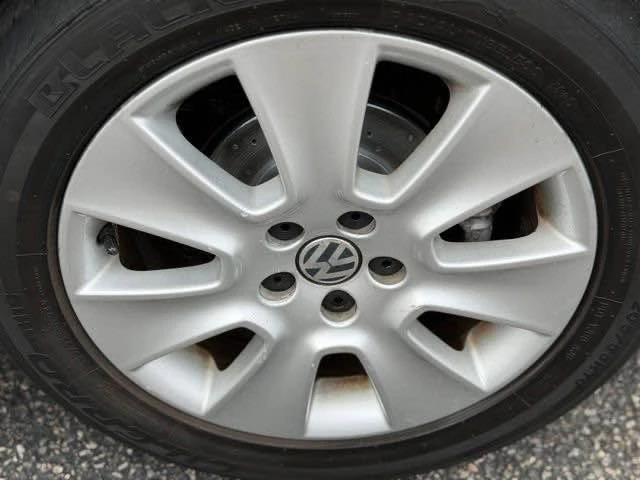 2010 Volkswagen New Beetle - Image 18 of 19