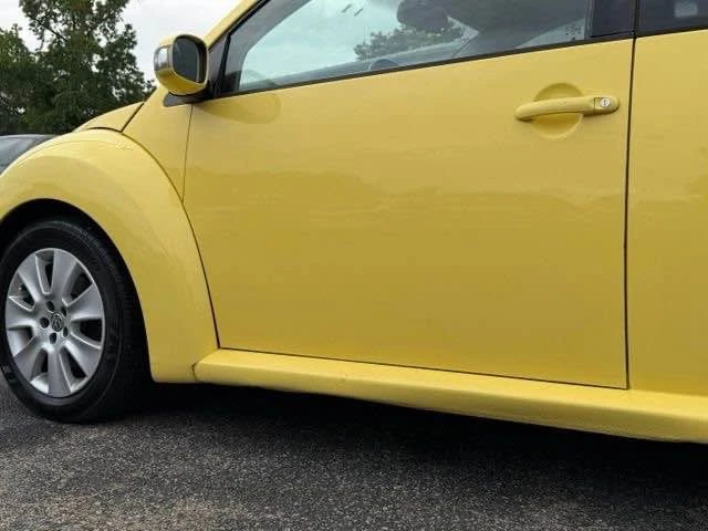 2010 Volkswagen New Beetle - Image 11 of 19
