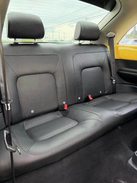 2010 Volkswagen New Beetle - Image 17 of 19