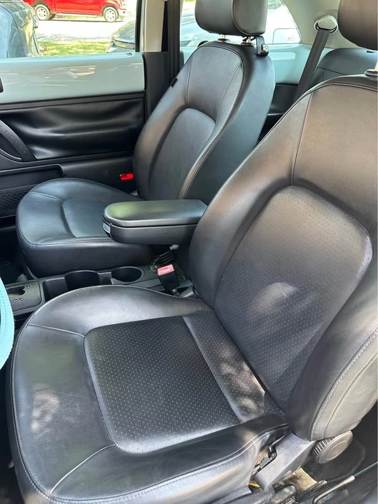 2010 Volkswagen New Beetle - Image 17 of 20