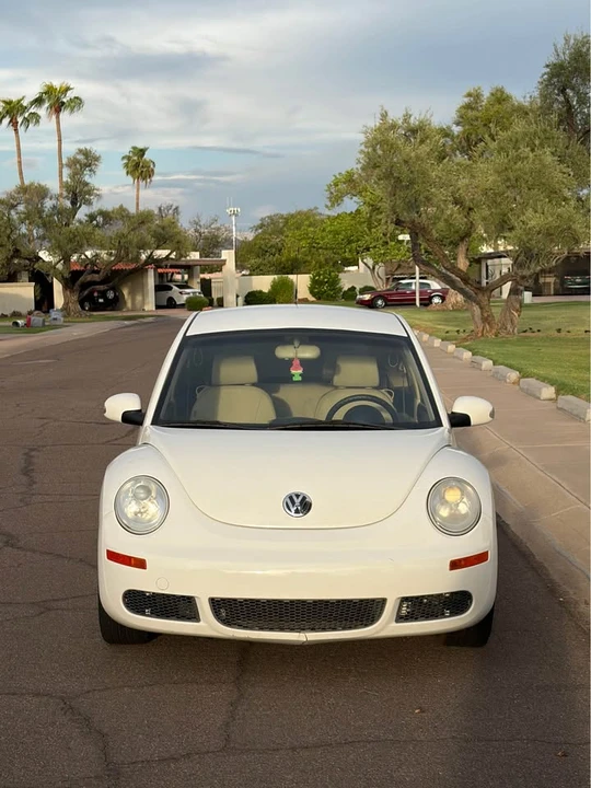 2010 Volkswagen New Beetle - Image 3 of 12