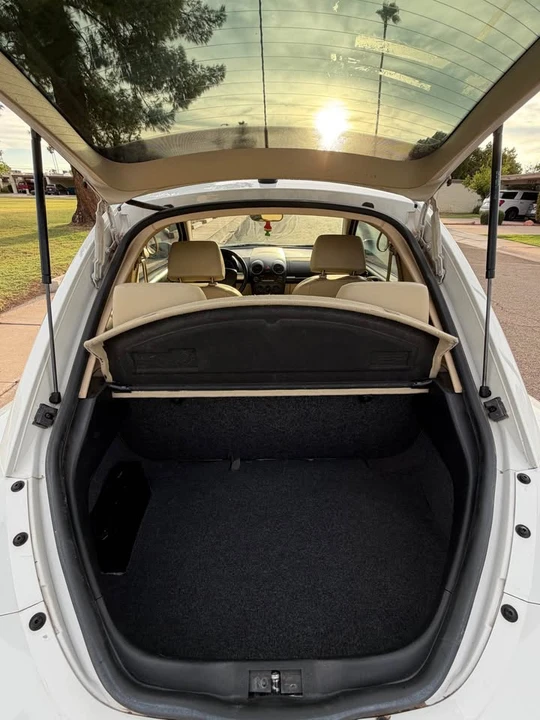 2010 Volkswagen New Beetle - Image 11 of 12