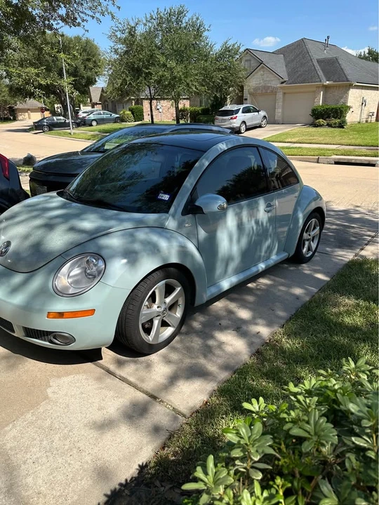2010 Volkswagen New Beetle - Image 3 of 20