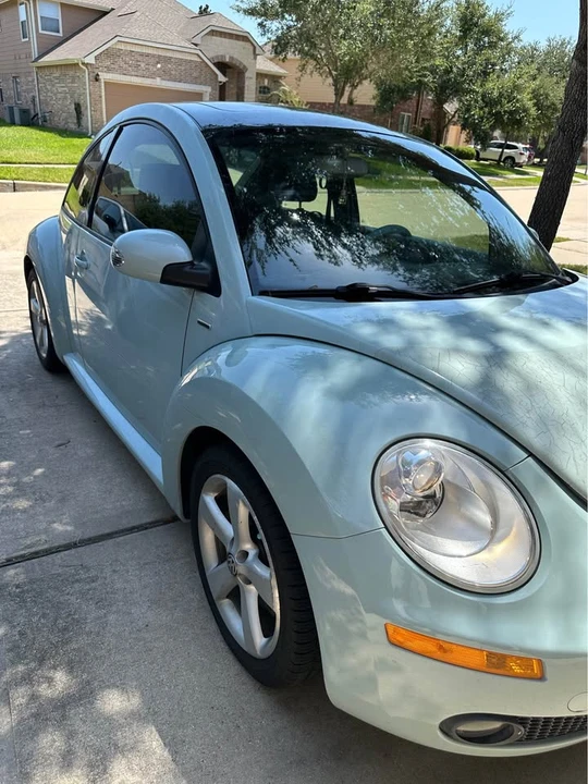 2010 Volkswagen New Beetle - Image 4 of 20