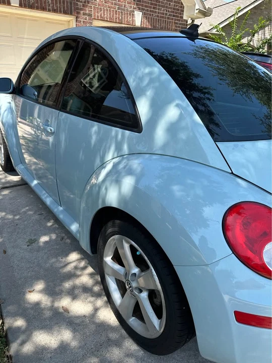 2010 Volkswagen New Beetle - Image 9 of 20