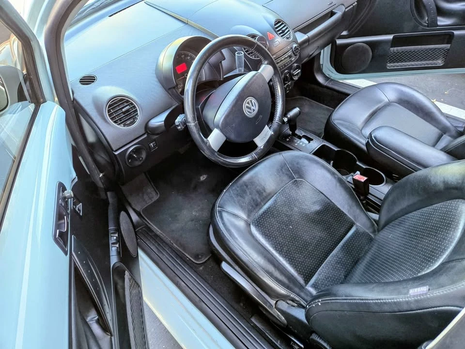 2010 Volkswagen New Beetle - Image 3 of 8