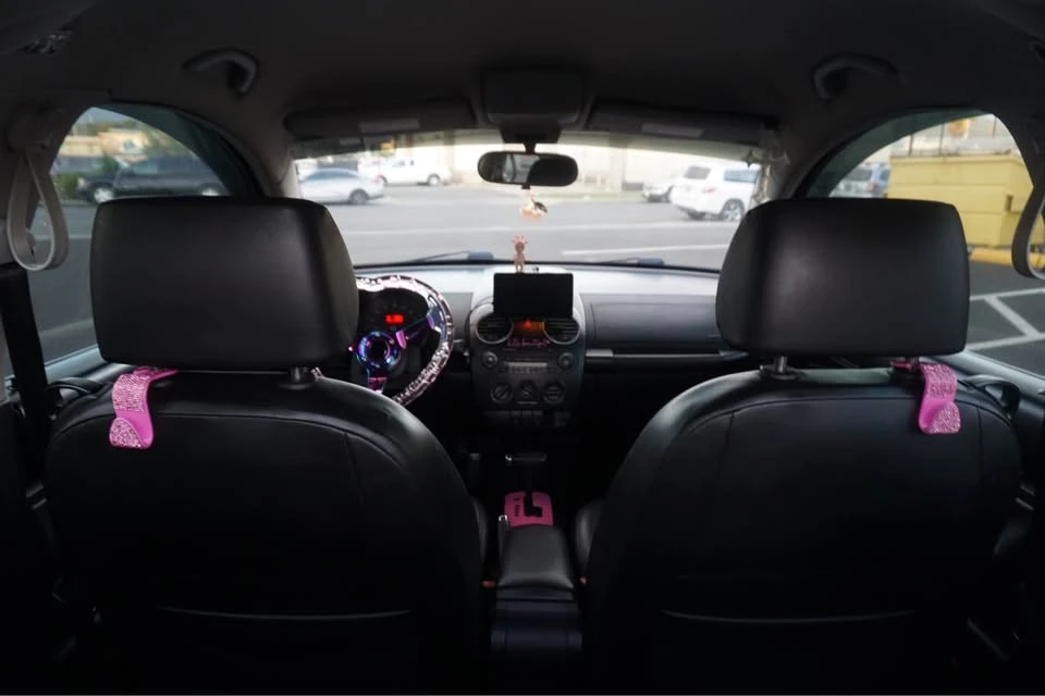 2010 Volkswagen New Beetle - Image 10 of 19