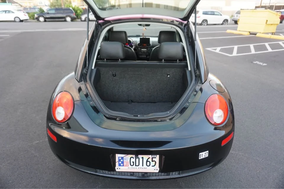 2010 Volkswagen New Beetle - Image 8 of 19