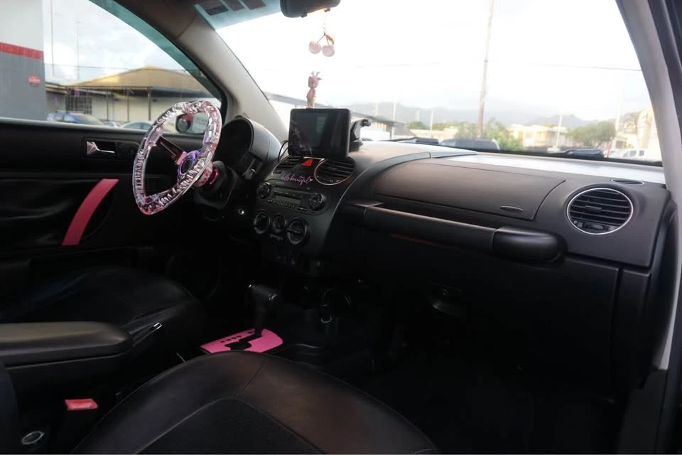 2010 Volkswagen New Beetle - Image 16 of 19
