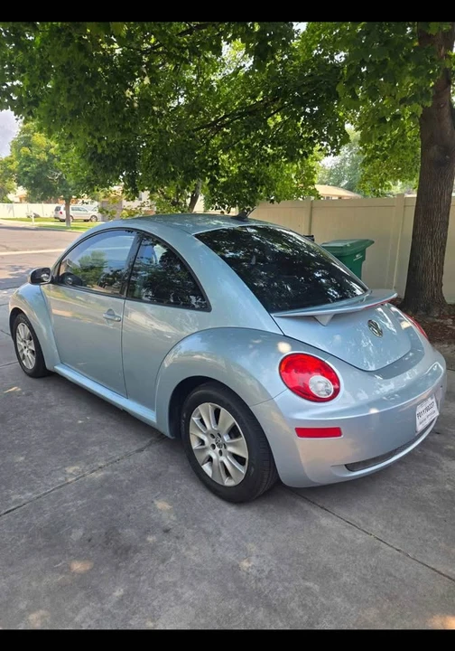 2010 Volkswagen New Beetle - Image 6 of 13