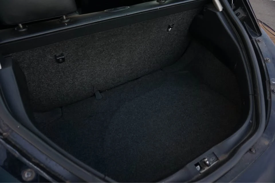 2010 Volkswagen New Beetle - Image 9 of 19