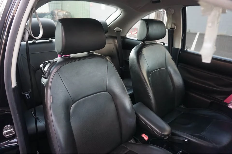 2010 Volkswagen New Beetle - Image 15 of 19