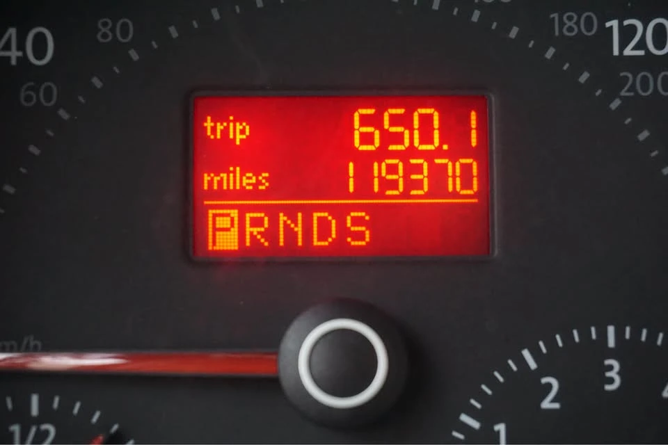 2010 Volkswagen New Beetle - Image 11 of 19