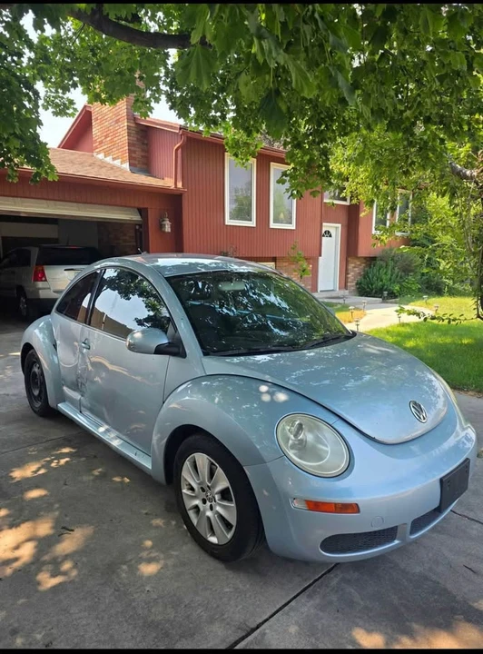 2010 Volkswagen New Beetle - Image 3 of 13