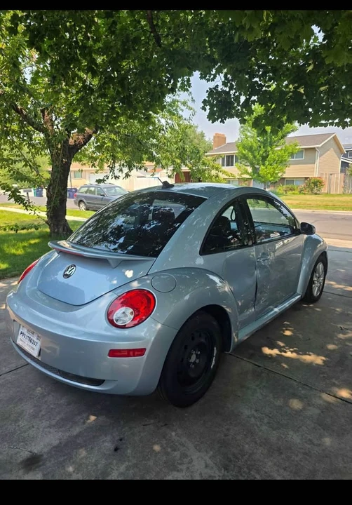 2010 Volkswagen New Beetle - Image 5 of 13
