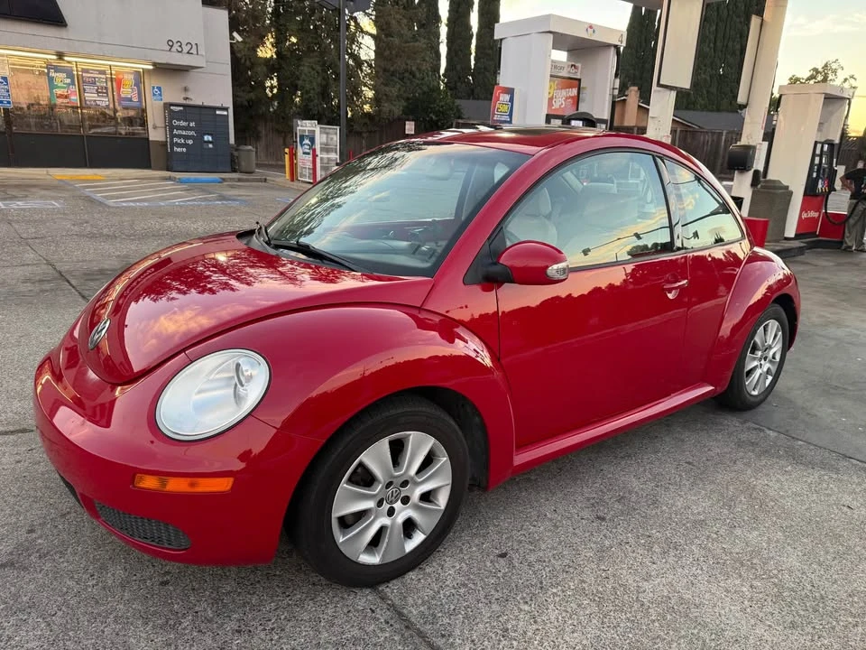 2010 Volkswagen New Beetle - Image 11 of 13