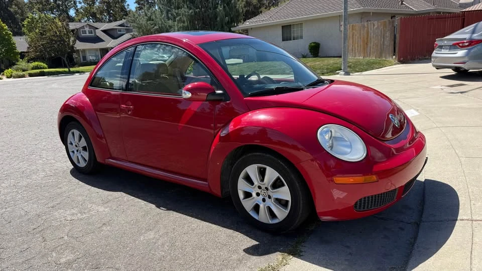 2010 Volkswagen New Beetle - Image 13 of 13