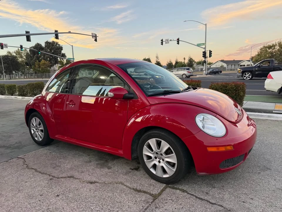2010 Volkswagen New Beetle - Image 12 of 13