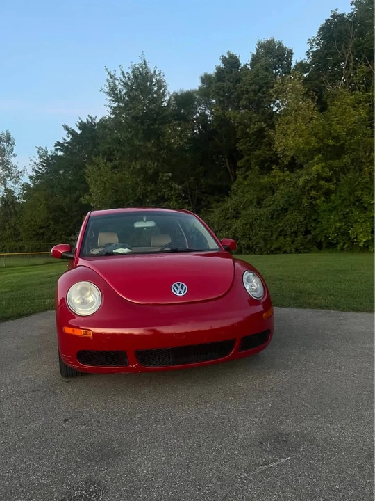 2010 Volkswagen New Beetle - Image 2 of 5