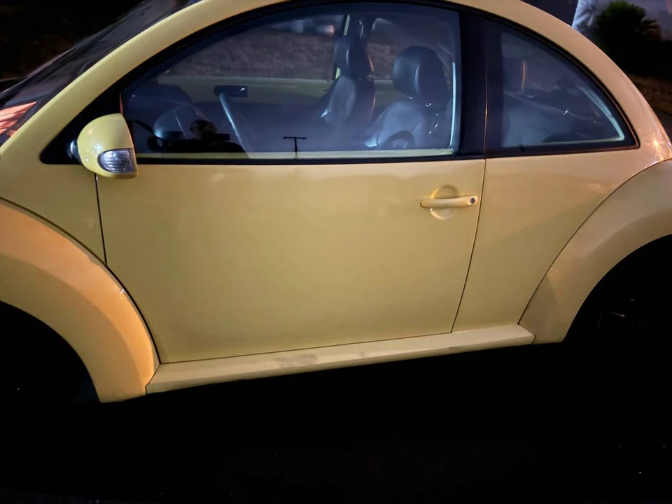 2010 Volkswagen New Beetle - Image 6 of 6